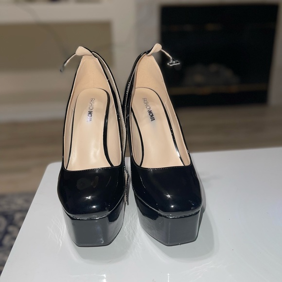 Fashion Nova Patent Leather Platform Heels. - Picture 2 of 4